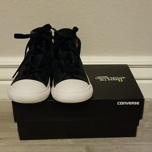Converse high tops size 10 kids.